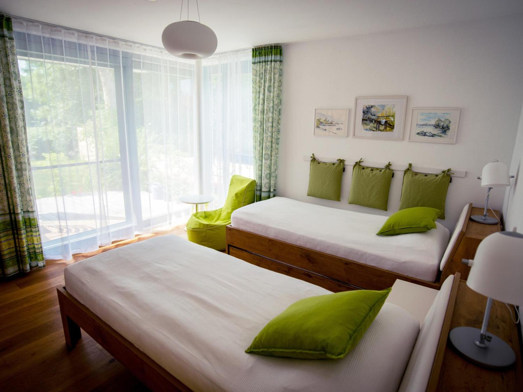 Ferienwohnung Seeufer - Exklusiv direkt am See mit großer Terrasse in Kressbronn
