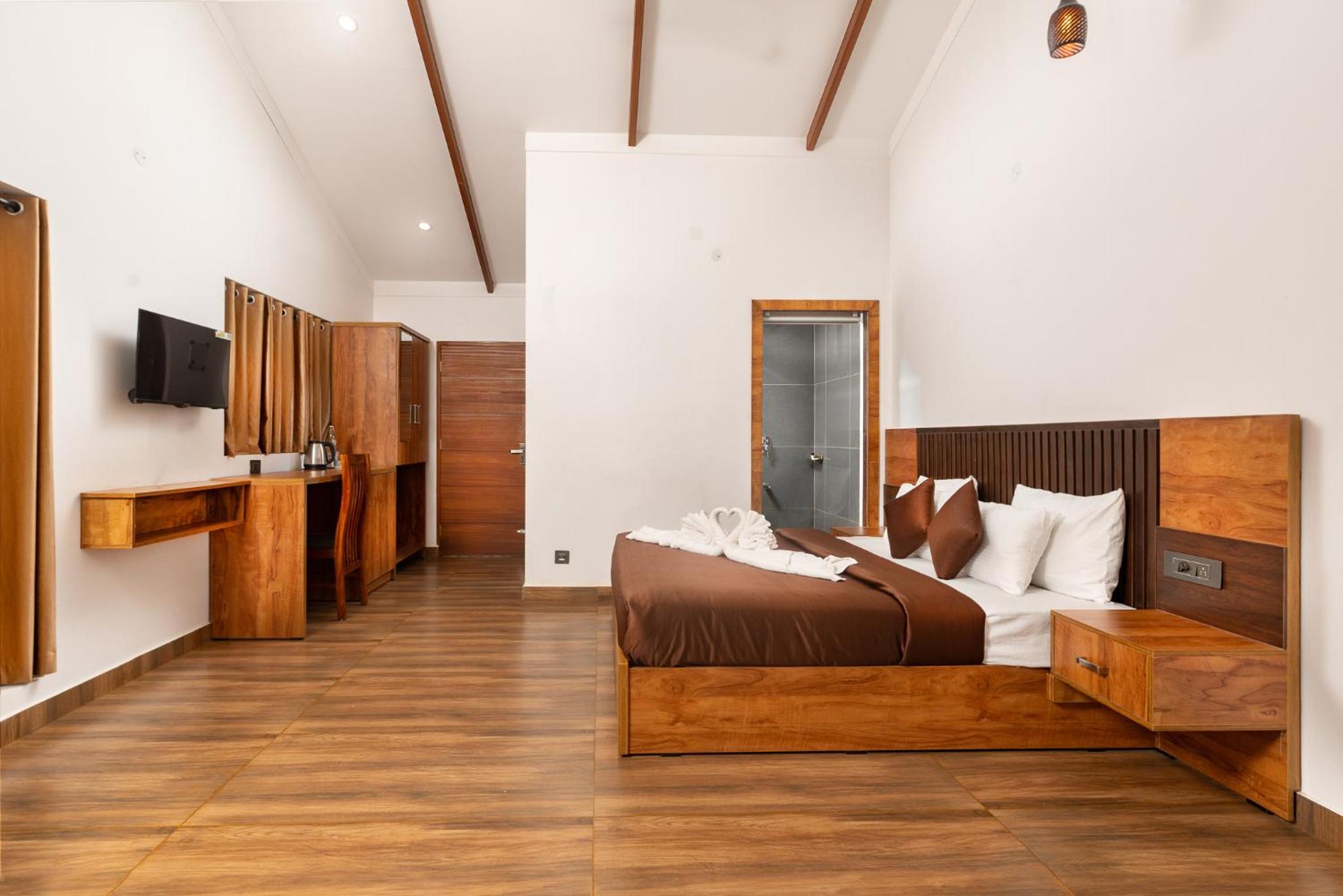 Tealawn Pool Villa, Munnar