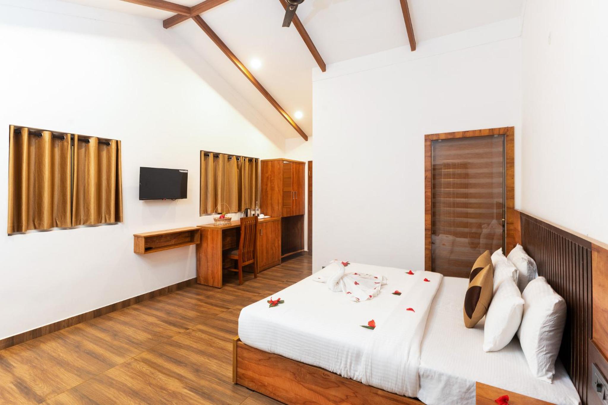 Tealawn Pool Villa, Munnar