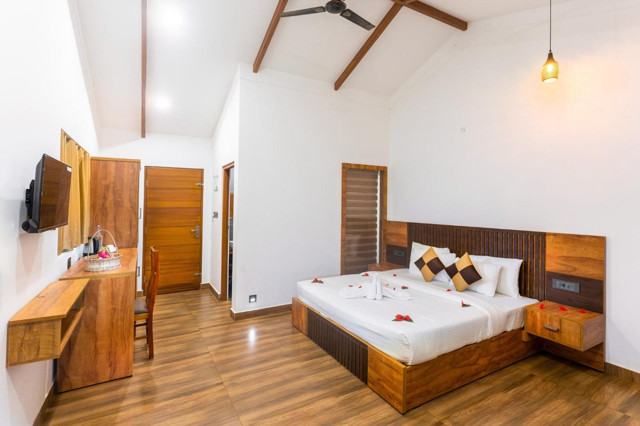 Tealawn Pool Villa, Munnar