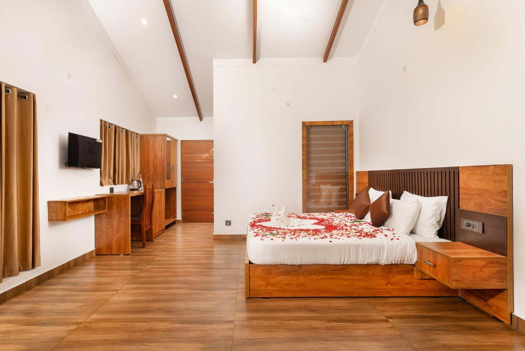 Tealawn Pool Villa, Munnar