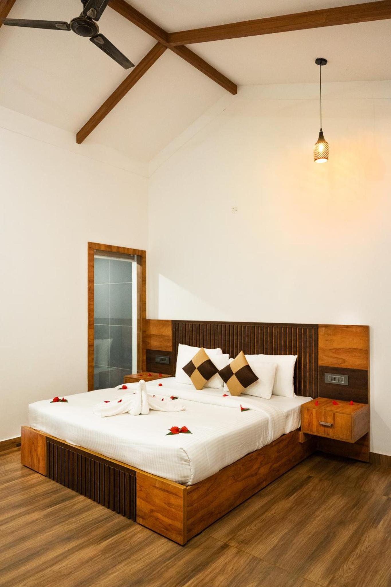 Tealawn Pool Villa, Munnar