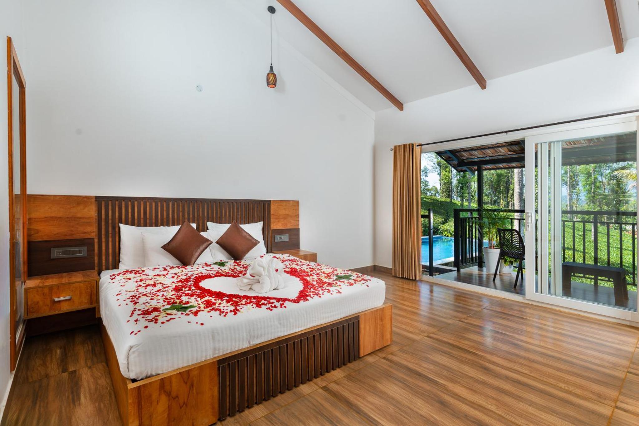 Tealawn Pool Villa, Munnar