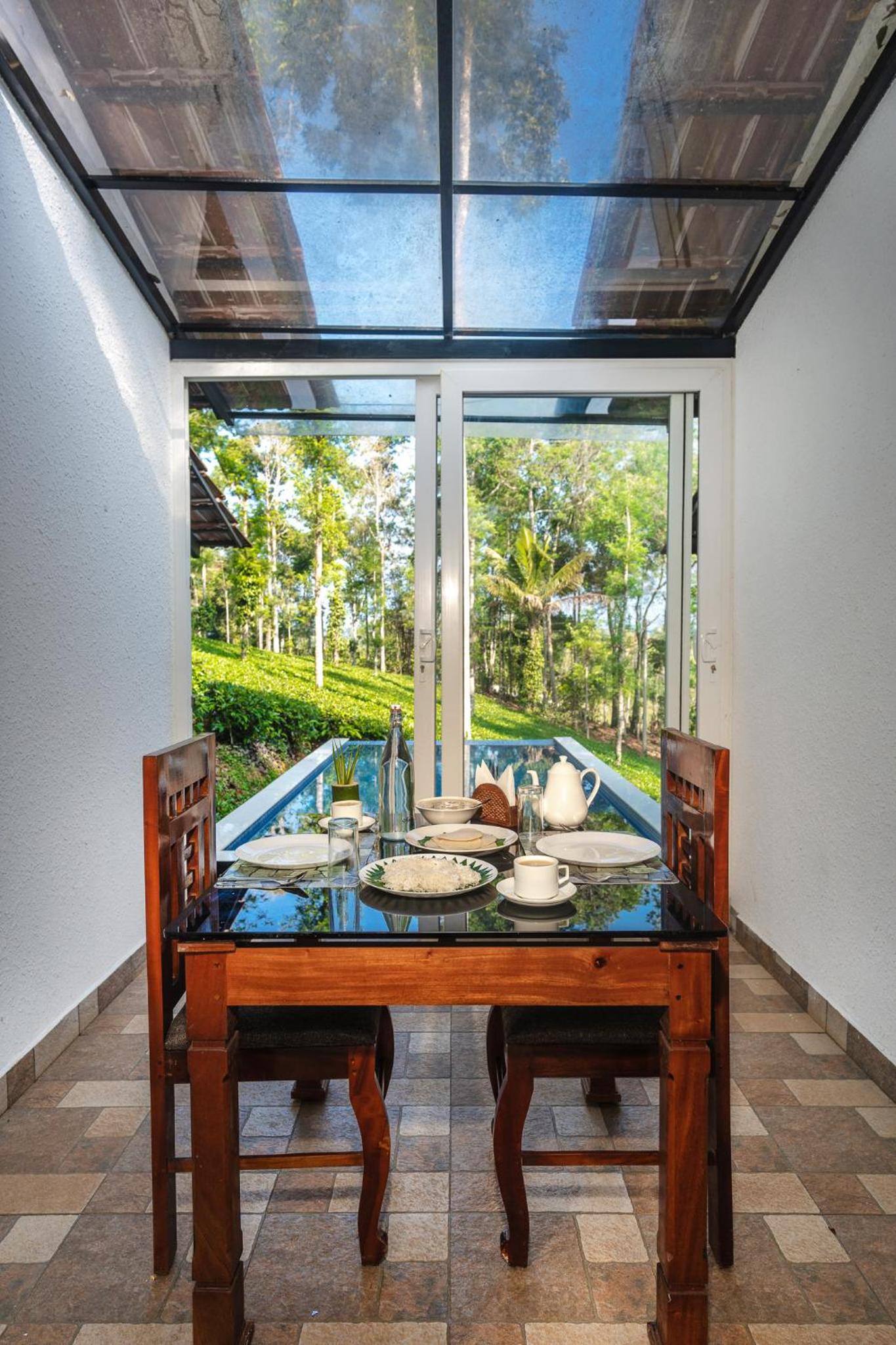 Tealawn Pool Villa, Munnar