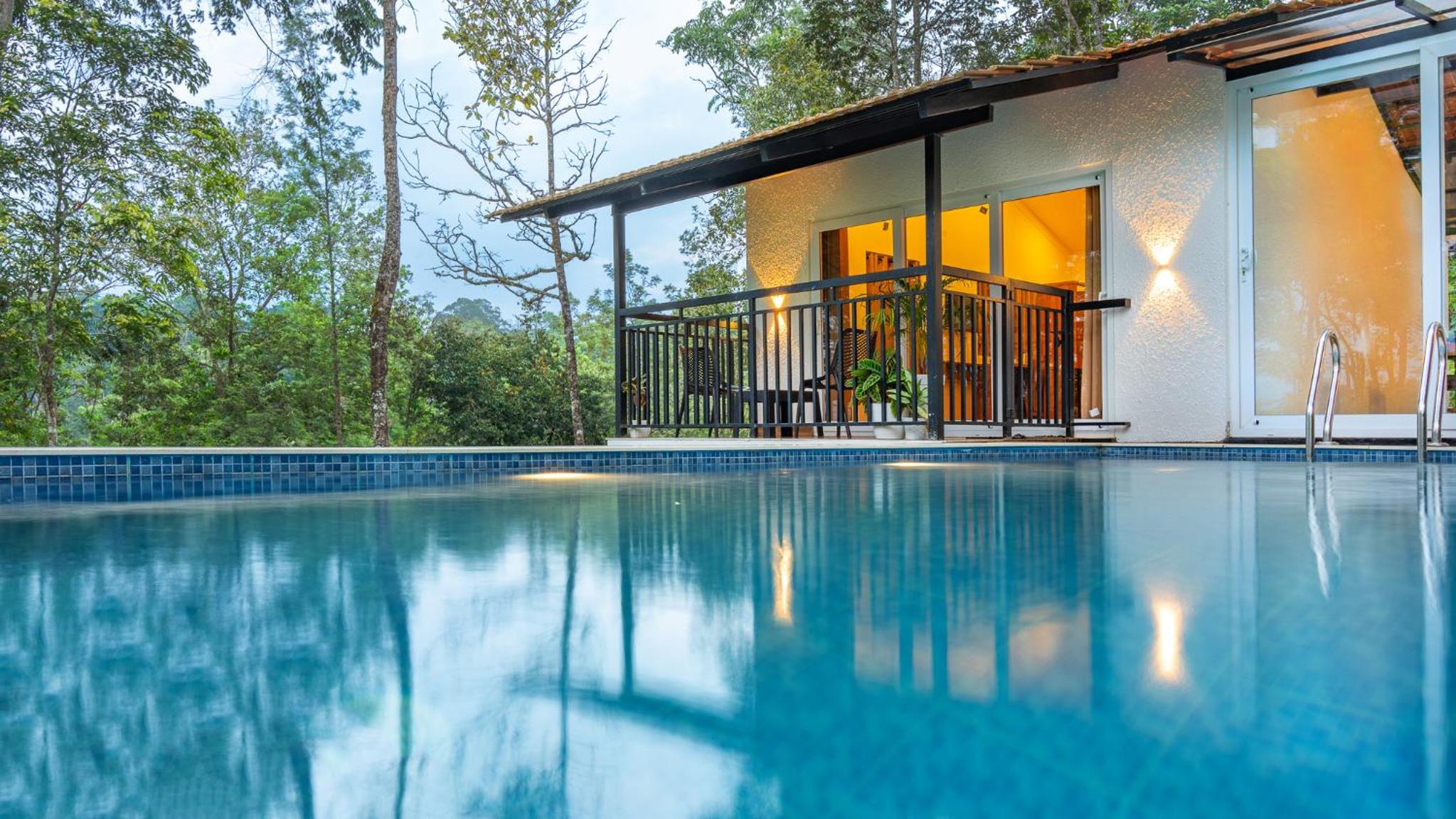 Tealawn Pool Villa, Munnar