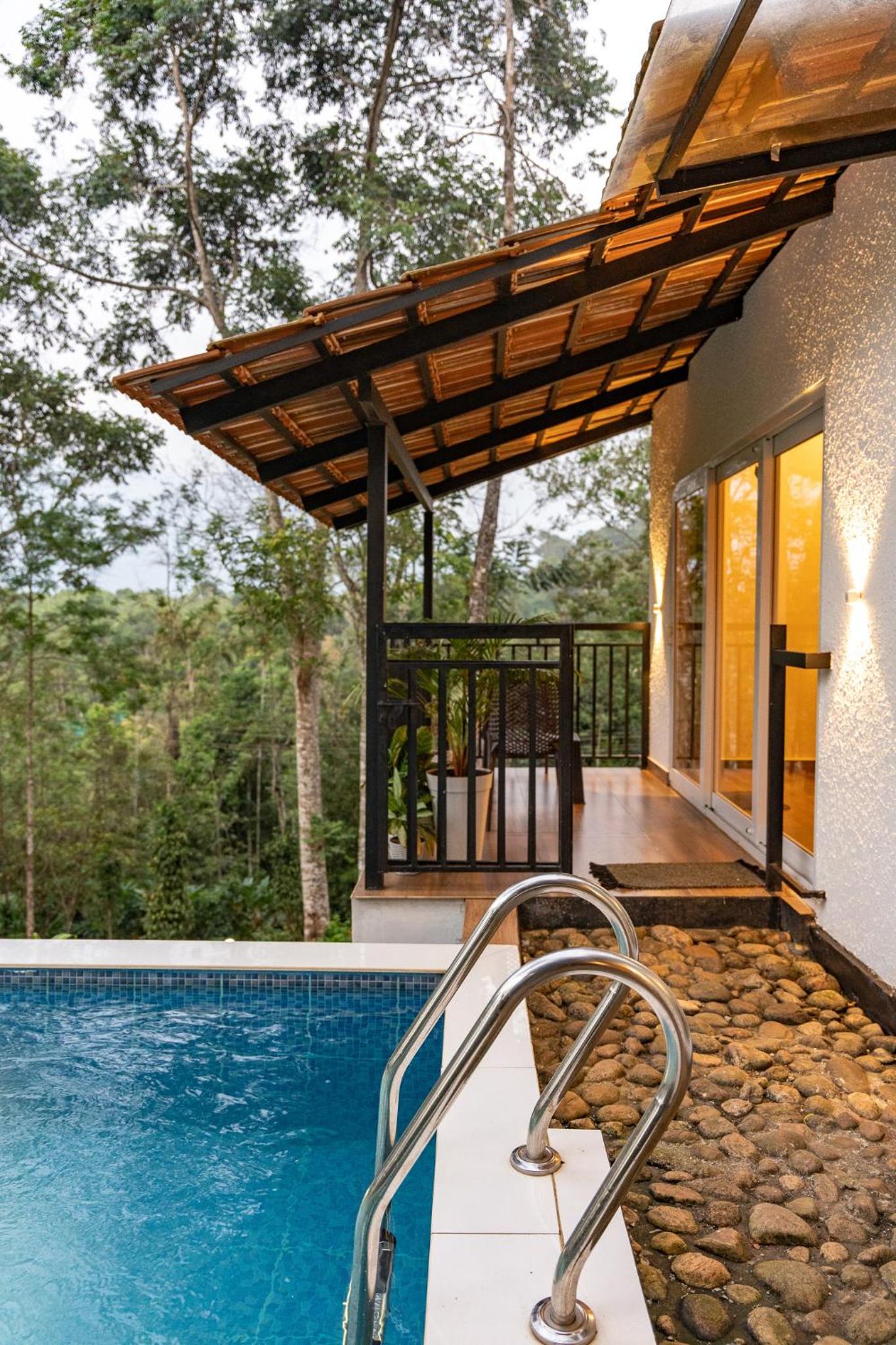 Tealawn Pool Villa, Munnar