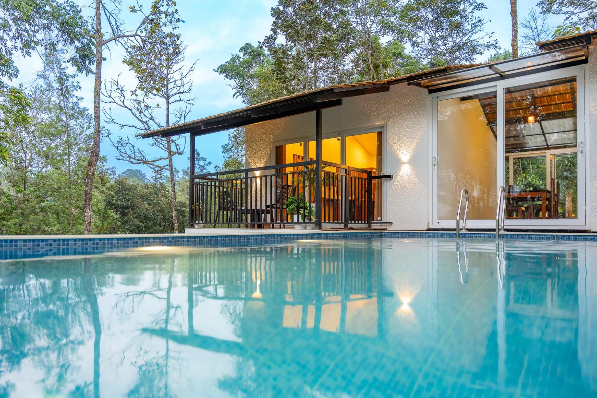 Tealawn Pool Villa, Munnar