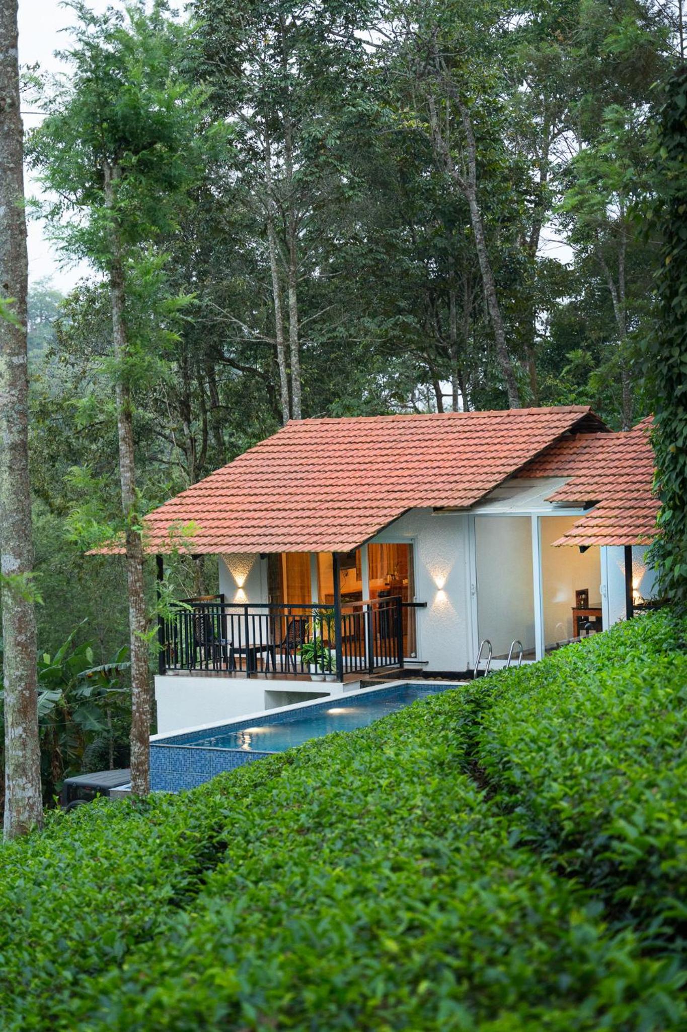 Tealawn Pool Villa, Munnar