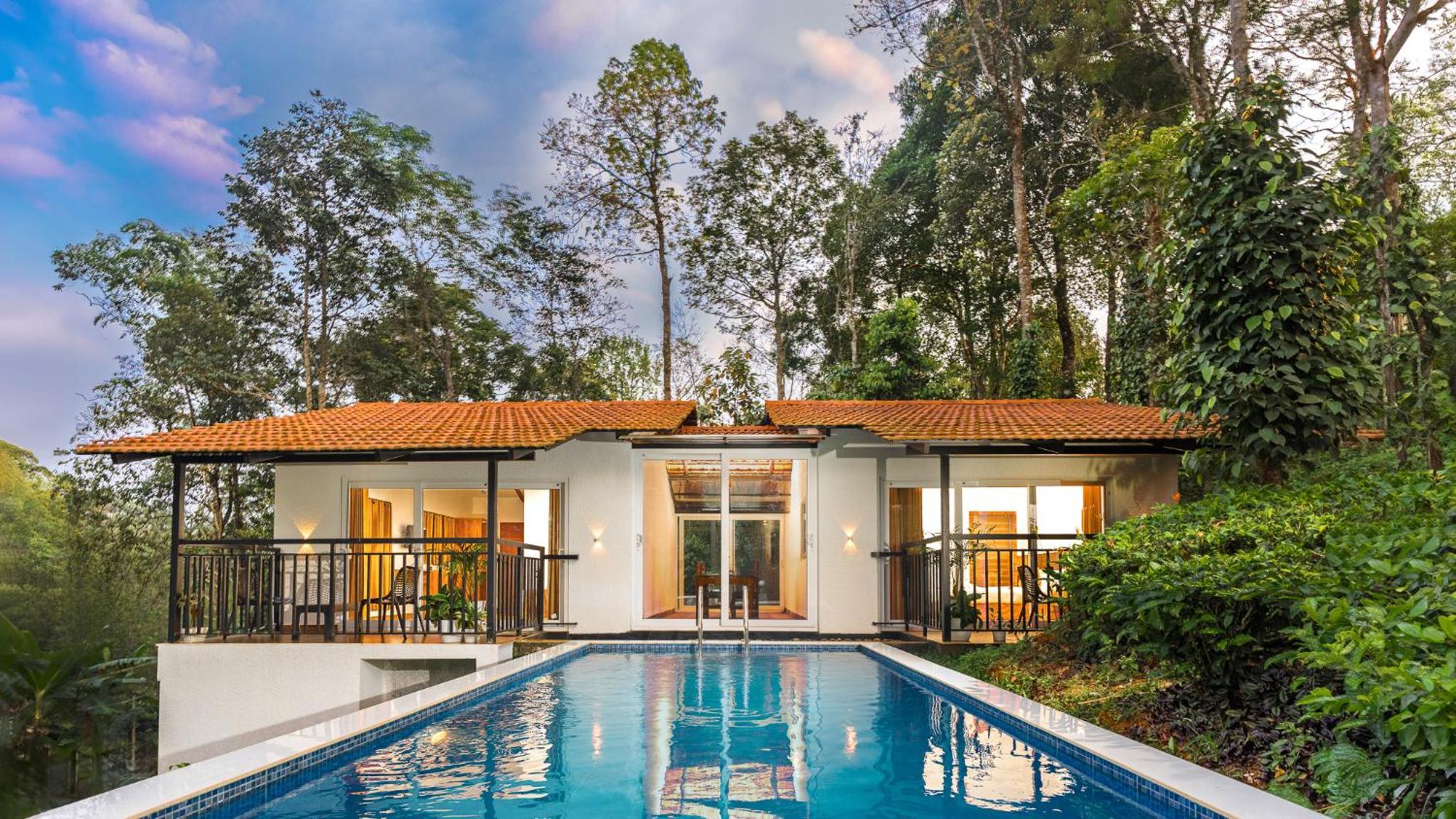 Tealawn Pool Villa, Munnar