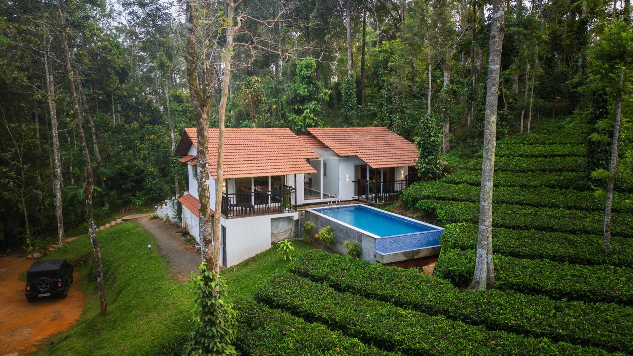 Tealawn Pool Villa, Munnar