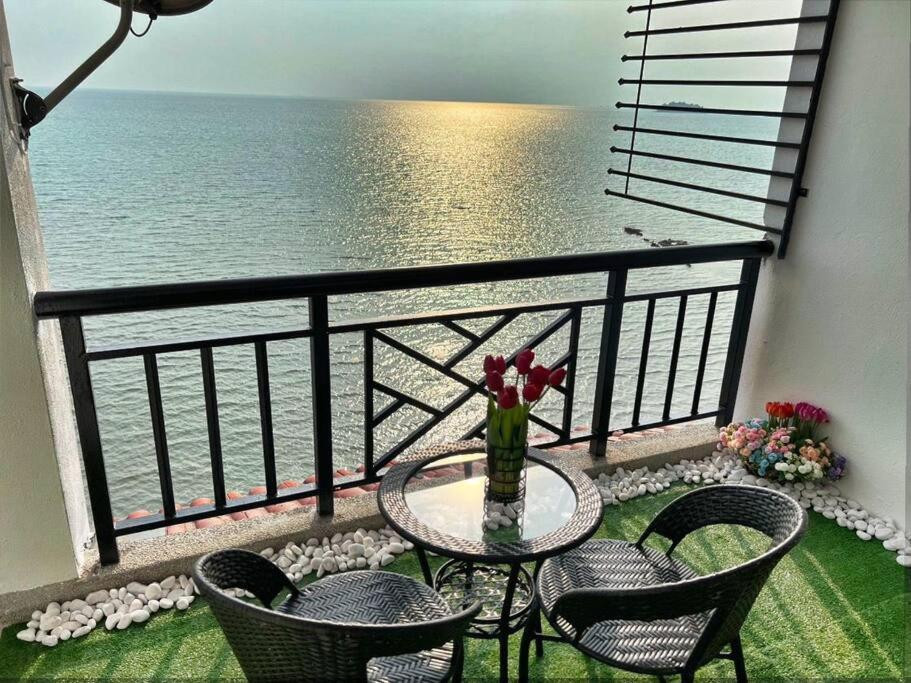 Romantic Sun Set View Apartment photo 1
