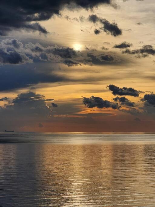Romantic Sun Set View Apartment photo 4