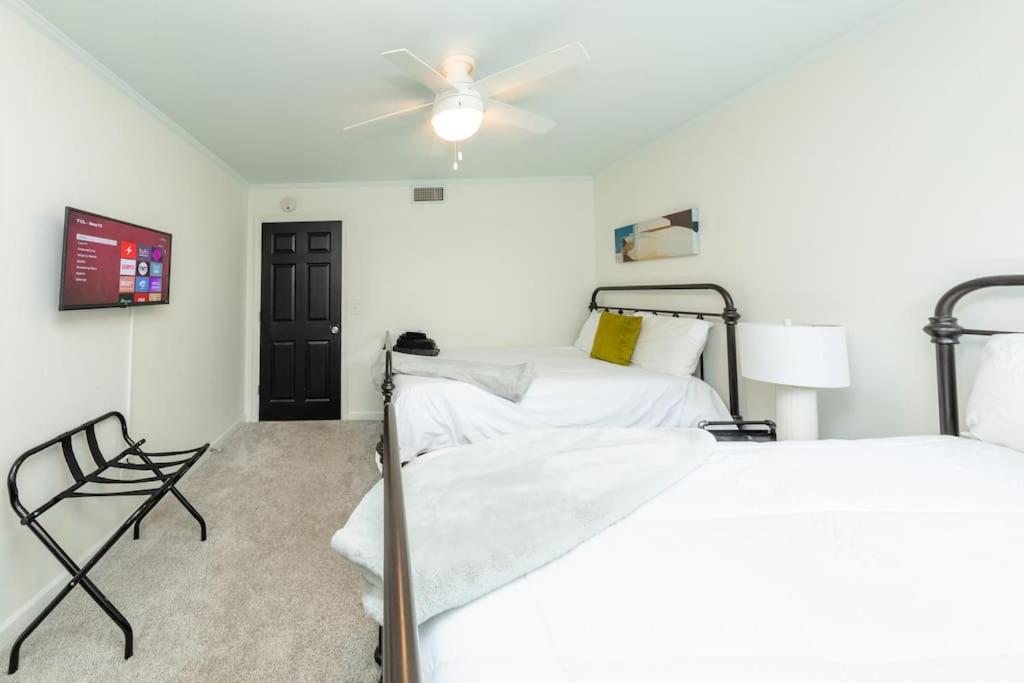 Modern 2BR with Optional Parking Near Vanderbilt & Music Row, Walk to Centennial Park & Mins to Broadway view 4