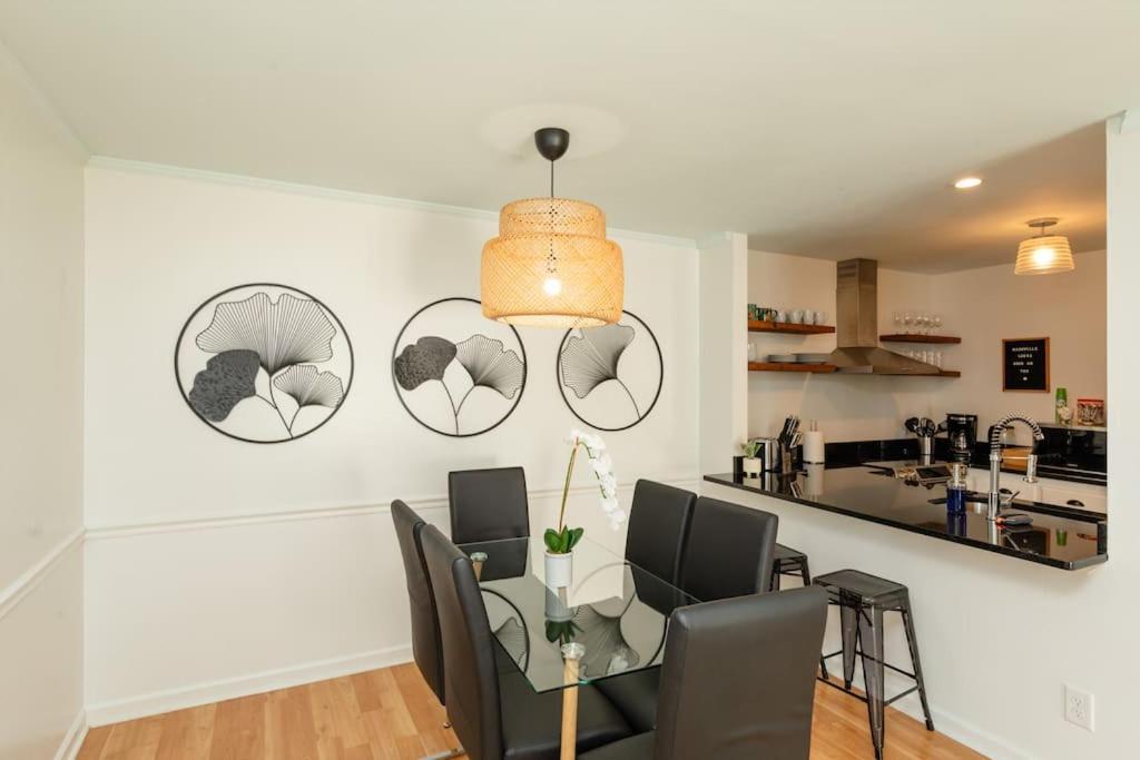 Modern 2BR with Optional Parking Near Vanderbilt & Music Row, Walk to Centennial Park & Mins to Broadway view 3