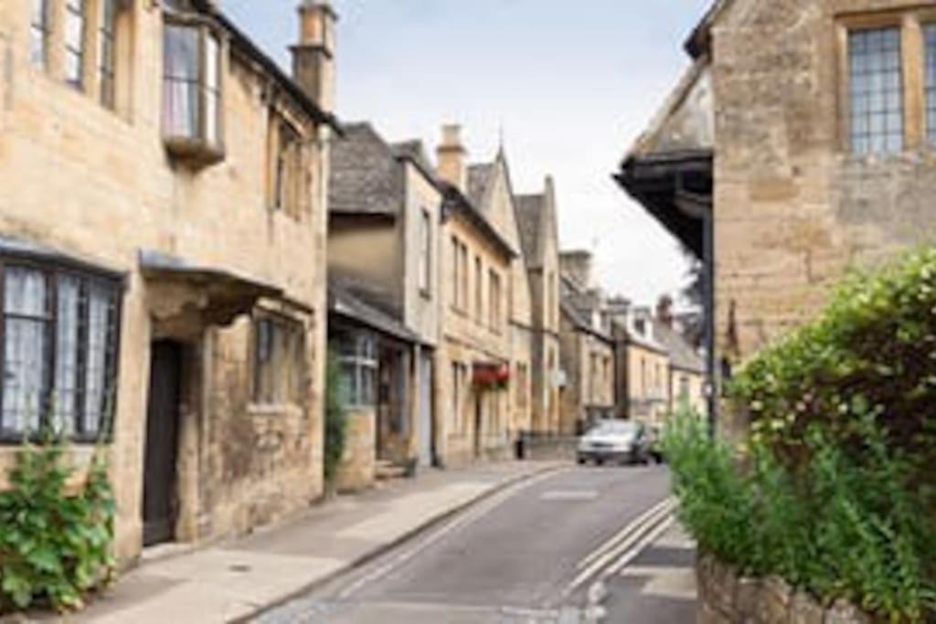 Twine Cottage, Chipping Campden view 2