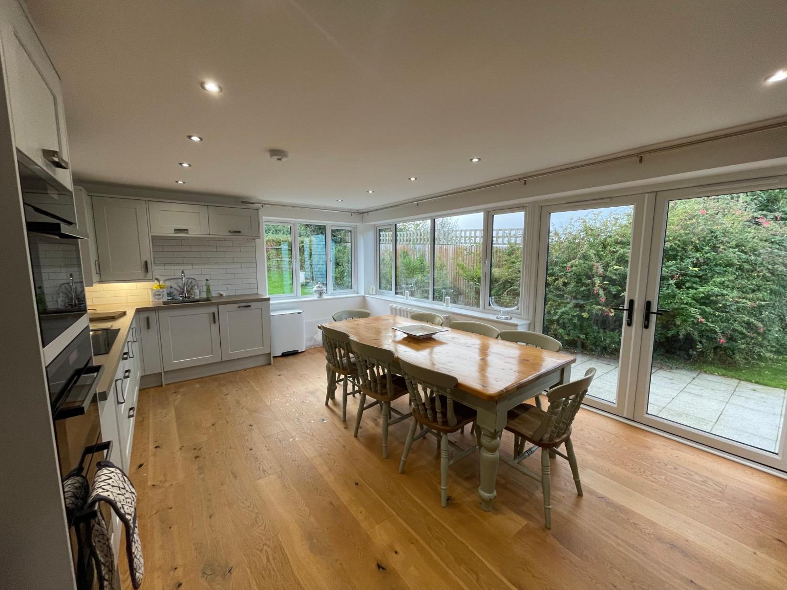 Stunning Country Views - 3 minutes walk to Beach view 5