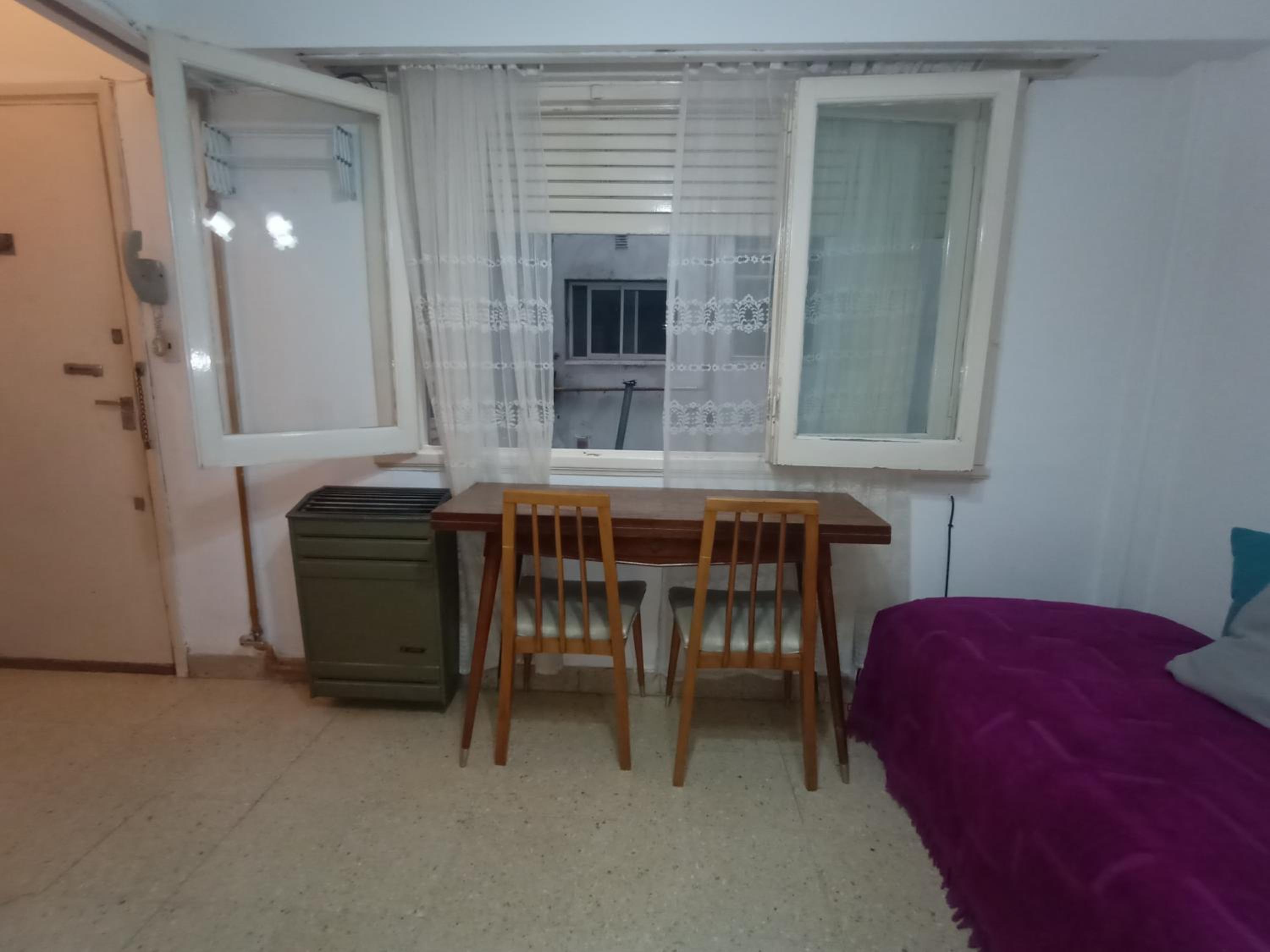 Depto. 4 personas, 2 ambientes. Microcentro Mar del Plata.