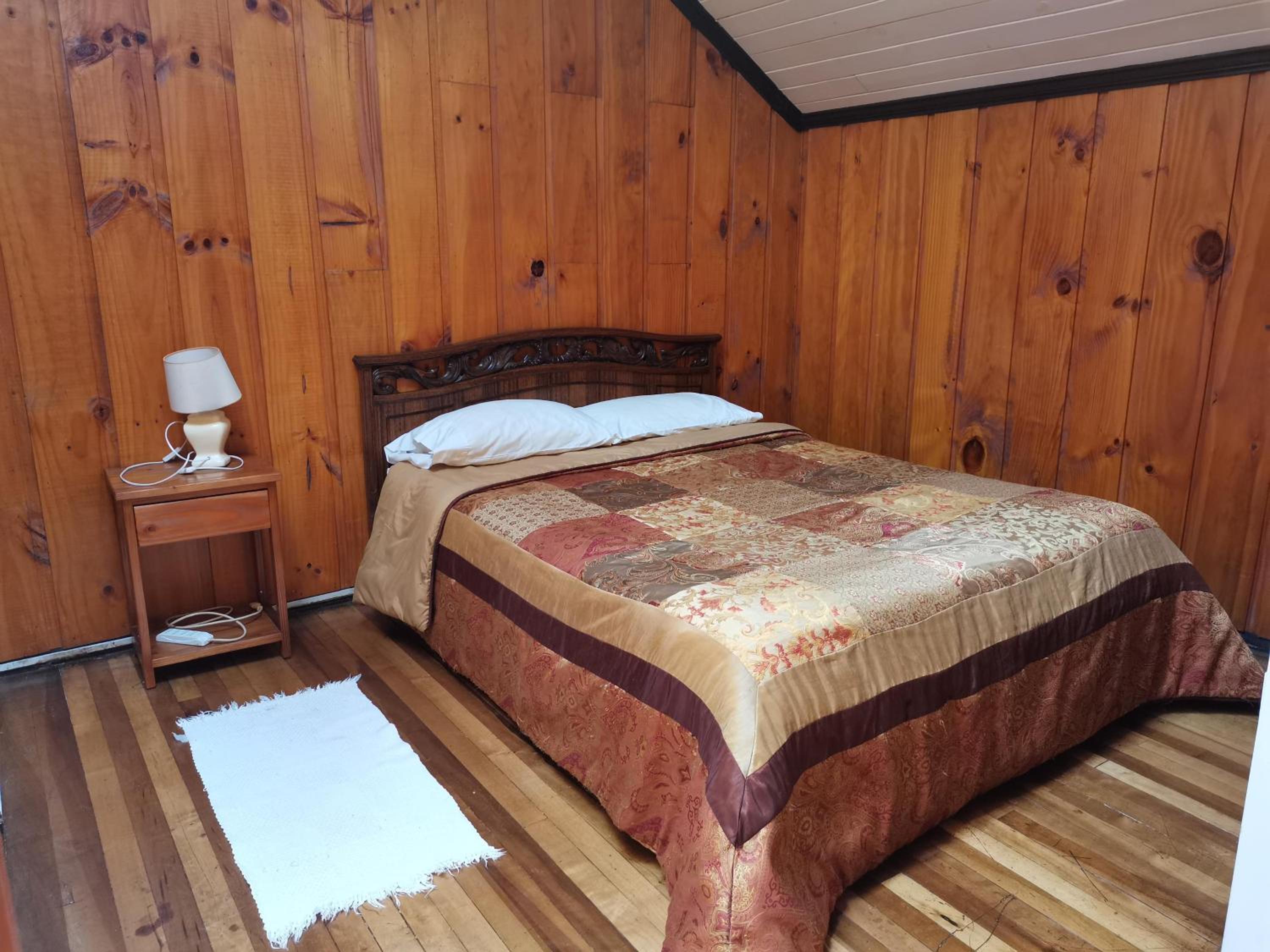 Cabañas y Hostal Casa de Campo Rukaleufu a orillas del Rio Huiscapi