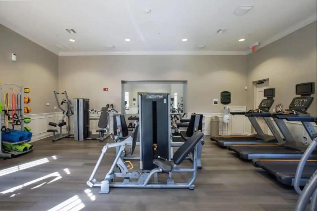 ENTIRE TOWNHOME ON VISTA CAY RESORT CLOSE TO PARKS