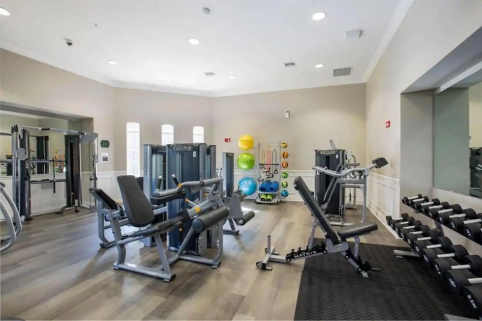 ENTIRE TOWNHOME ON VISTA CAY RESORT CLOSE TO PARKS