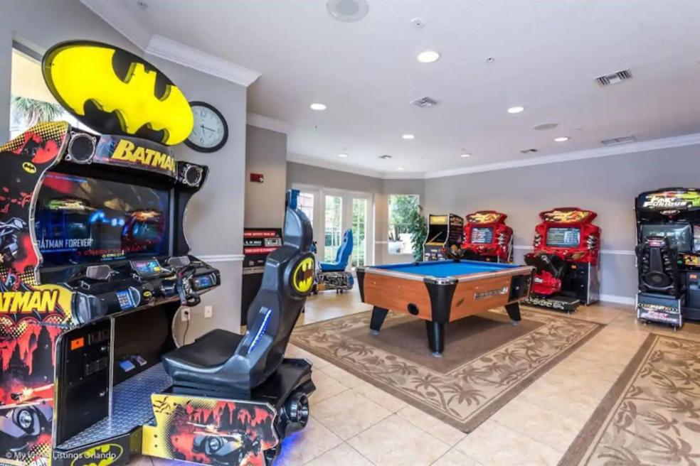 ENTIRE TOWNHOME ON VISTA CAY RESORT CLOSE TO PARKS