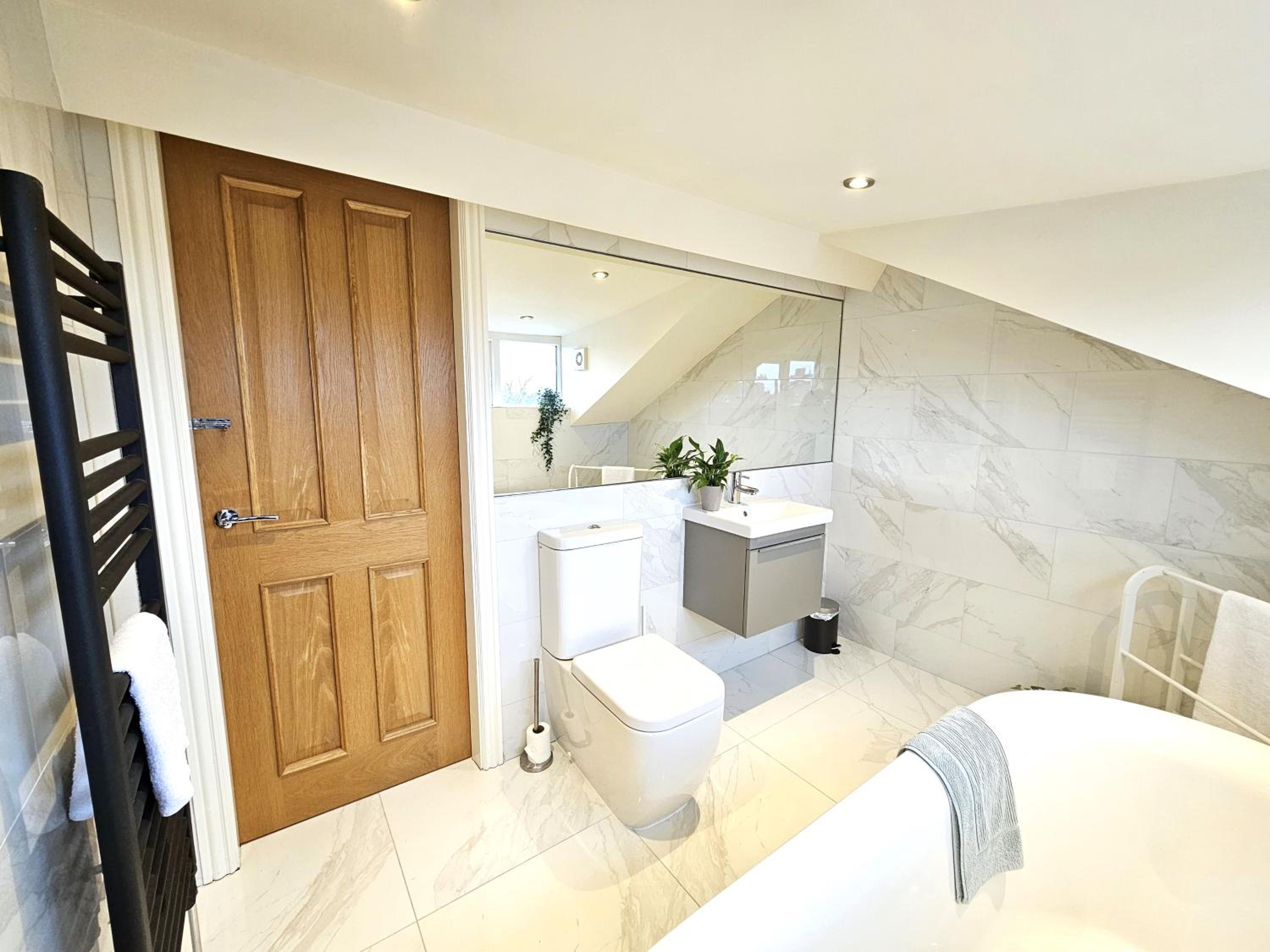 Cosy Loft Apartment Steps to City Walls & Minster view 3