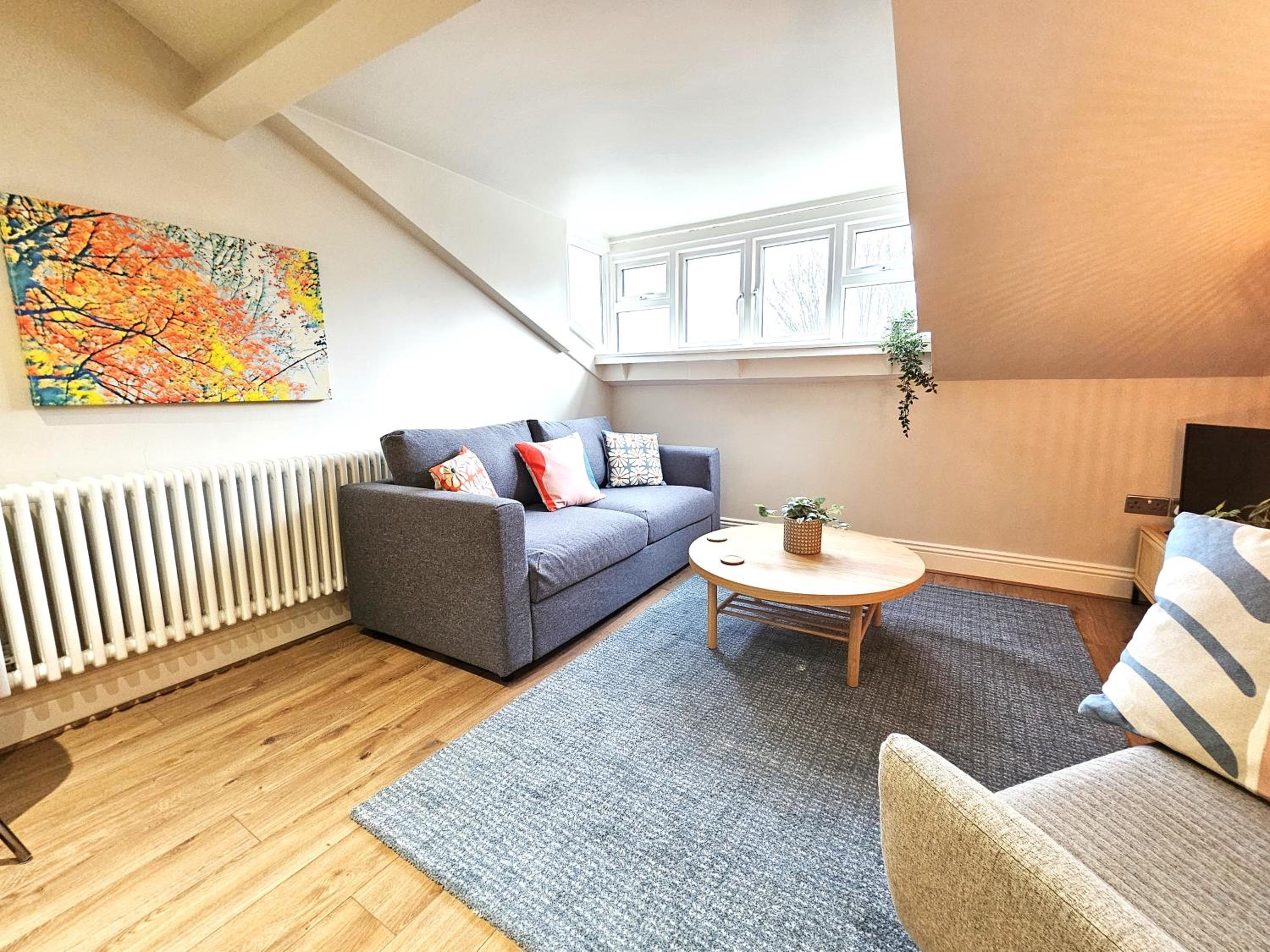 Cosy Loft Apartment Steps to City Walls & Minster view 4
