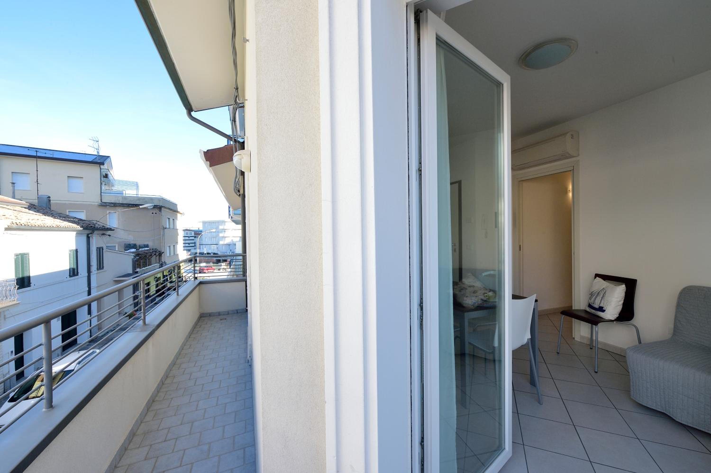 Bilocale con balcone Mina 6