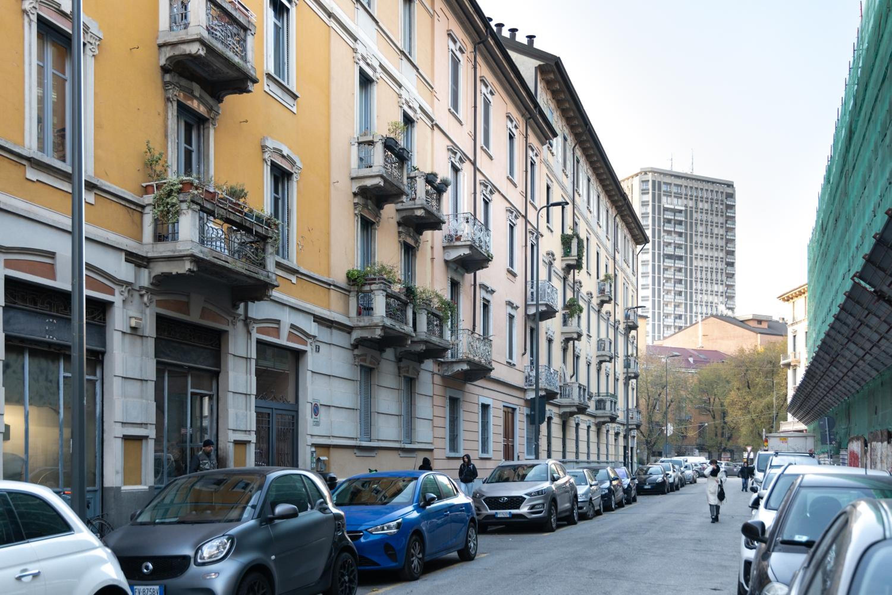 Elegant Apt near metro Porta Romana,3 fermate subway-stop a Duomo, WIFI-NETFLIX Free