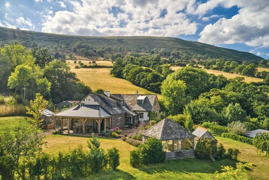Luxury Spacious Country Home w/ Mountain Views view 4