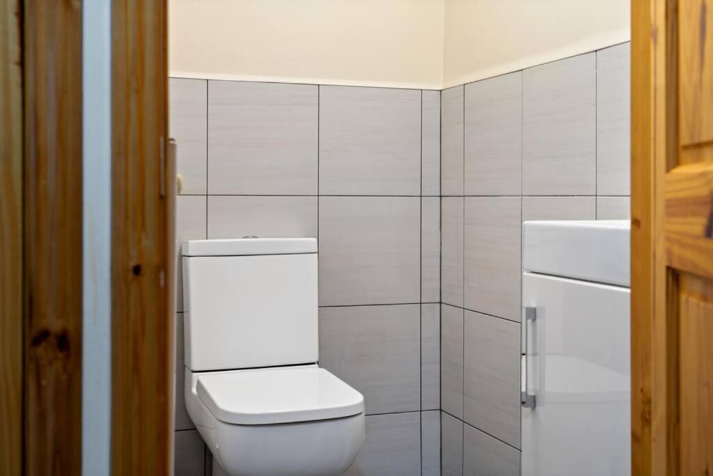 Professionals,Contractors,Family
