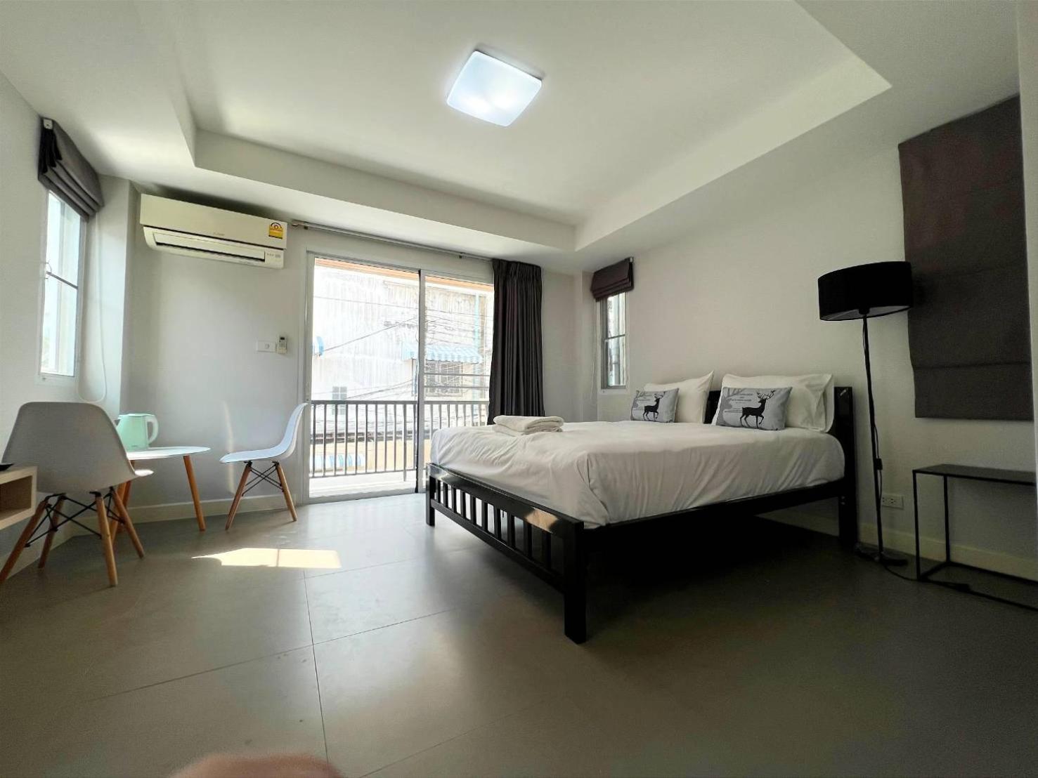 Mitr Inn Mrt Samyot Station - The Grand Palace