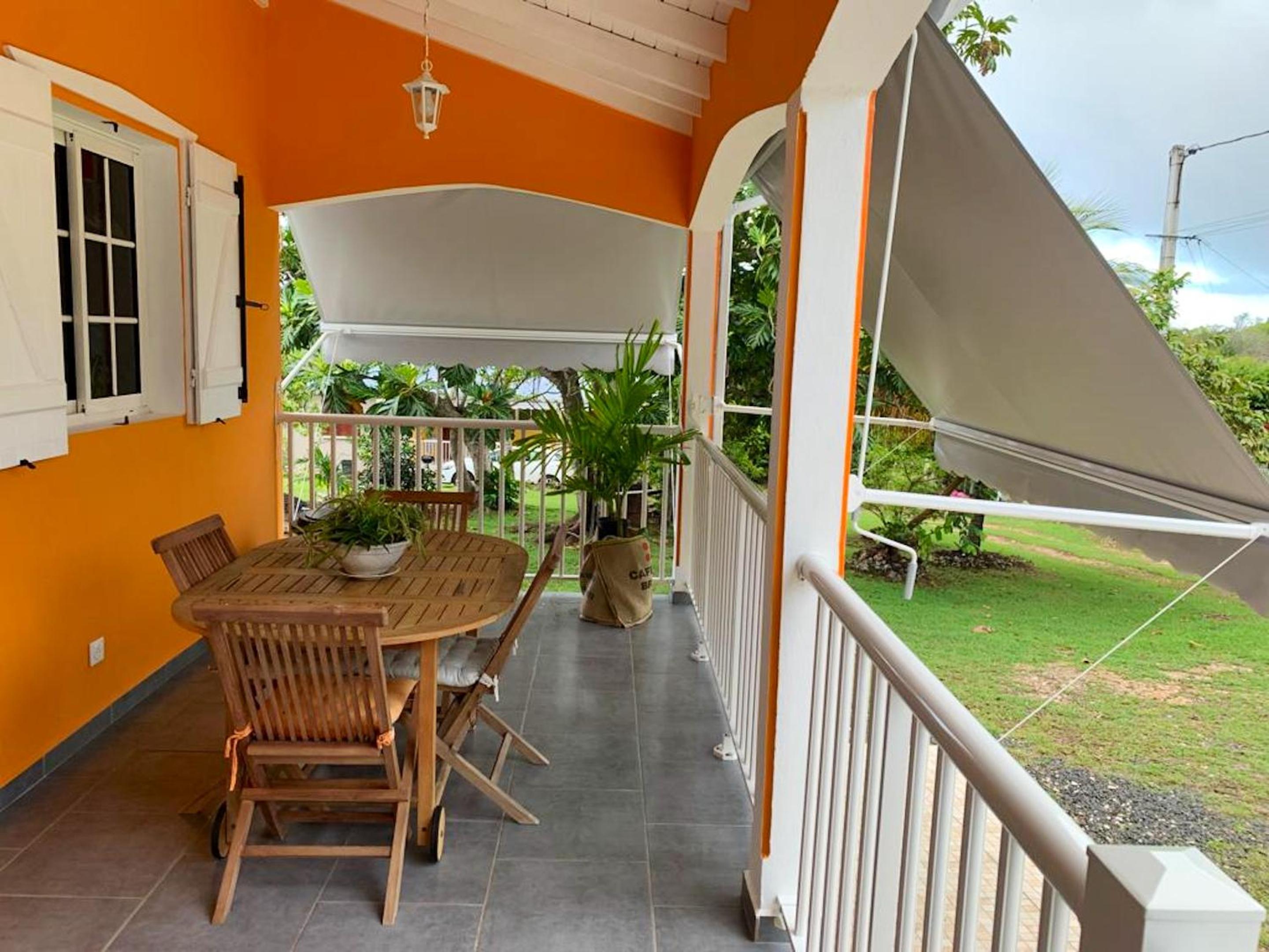 Studio charmant au Moule avec jardin et balcon 70 m²