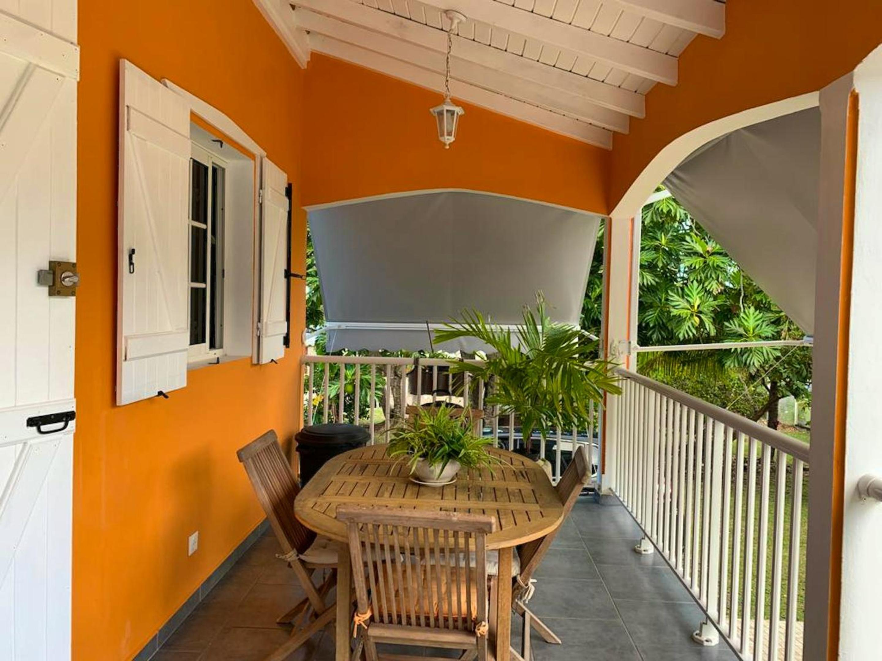Studio charmant au Moule avec jardin et balcon 70 m²