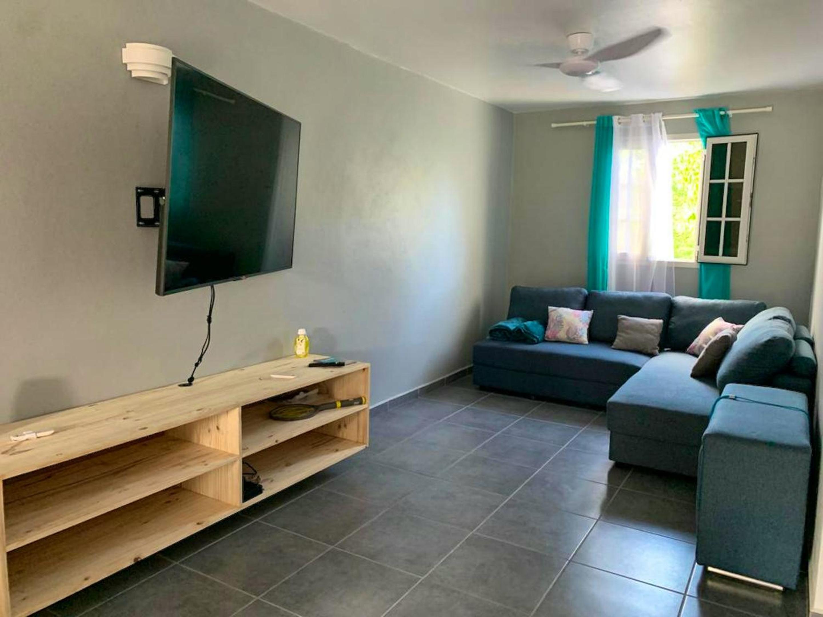 Studio charmant au Moule avec jardin et balcon 70 m²