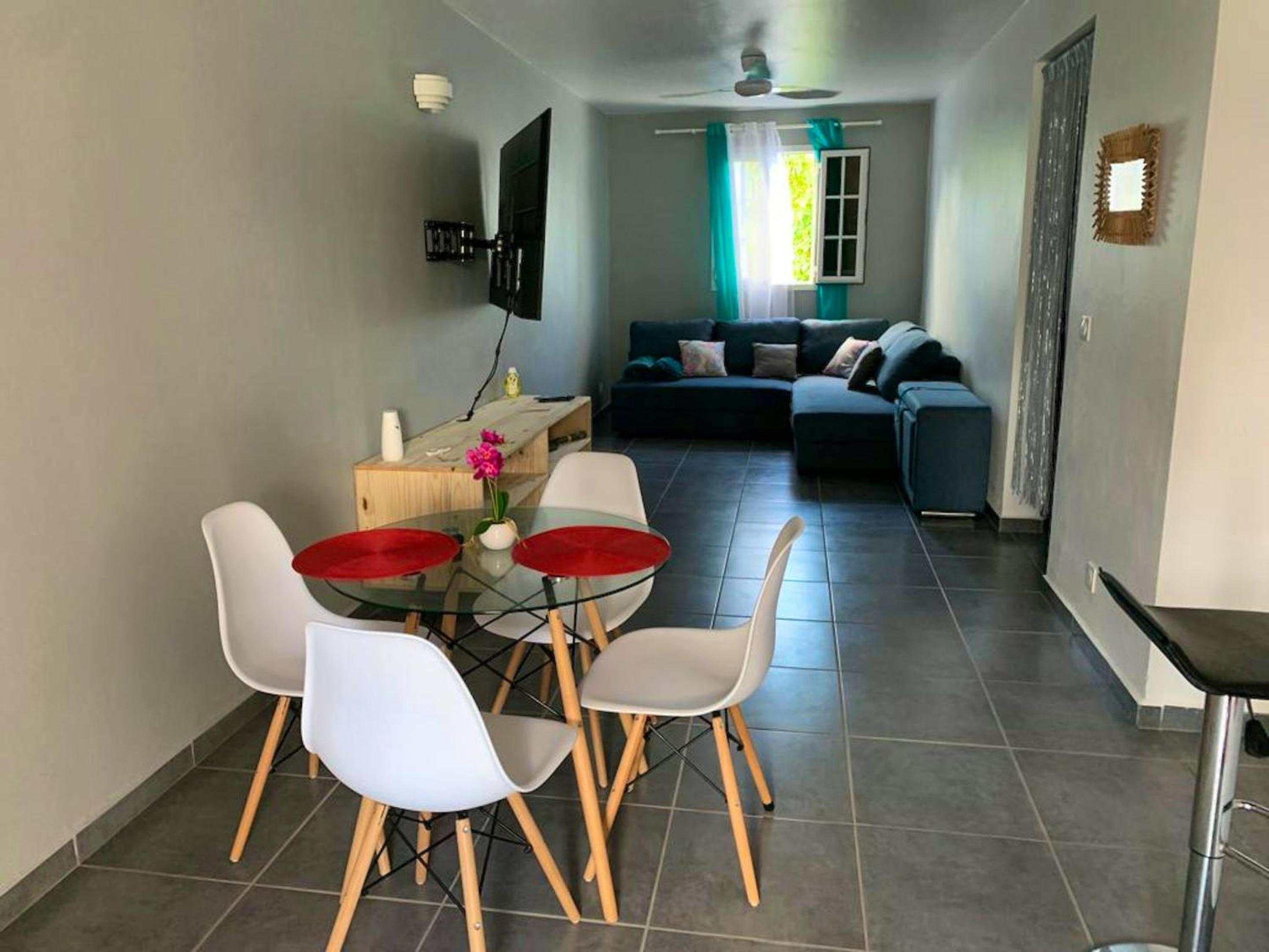 Studio charmant au Moule avec jardin et balcon 70 m²