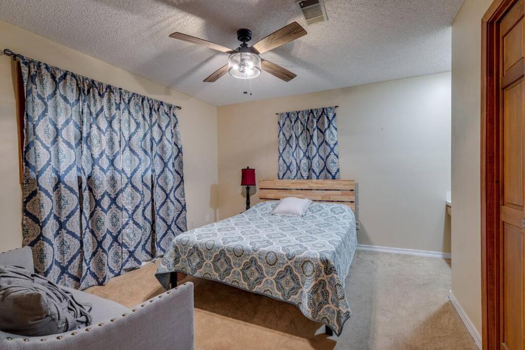 West Monroe Vacations - Rustic Flames 4-Bedroom Comfort - Property Image 17