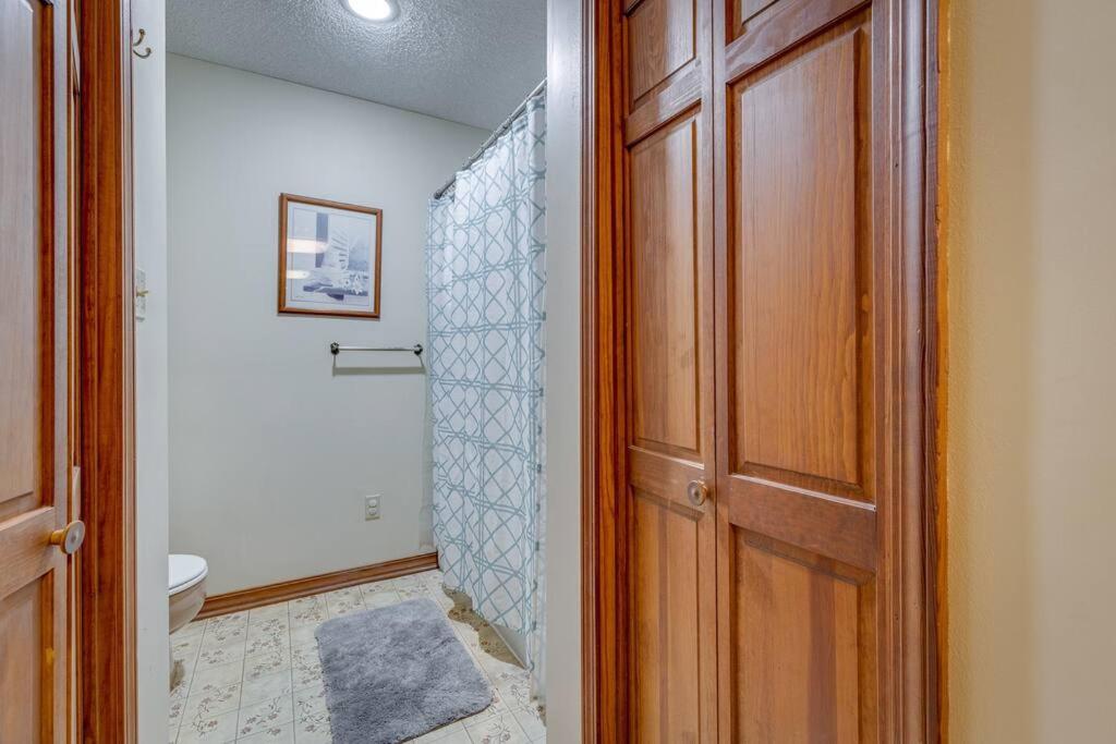 West Monroe Vacations - Rustic Flames 4-Bedroom Comfort - Property Image 10