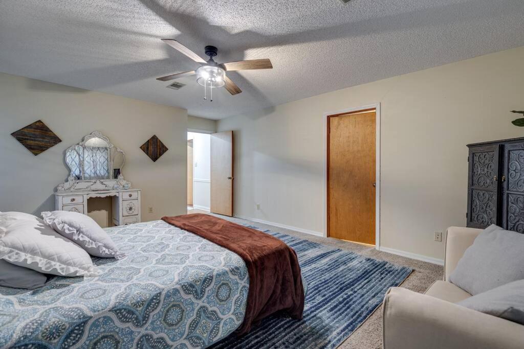 West Monroe Vacations - Rustic Flames 4-Bedroom Comfort - Property Image 3