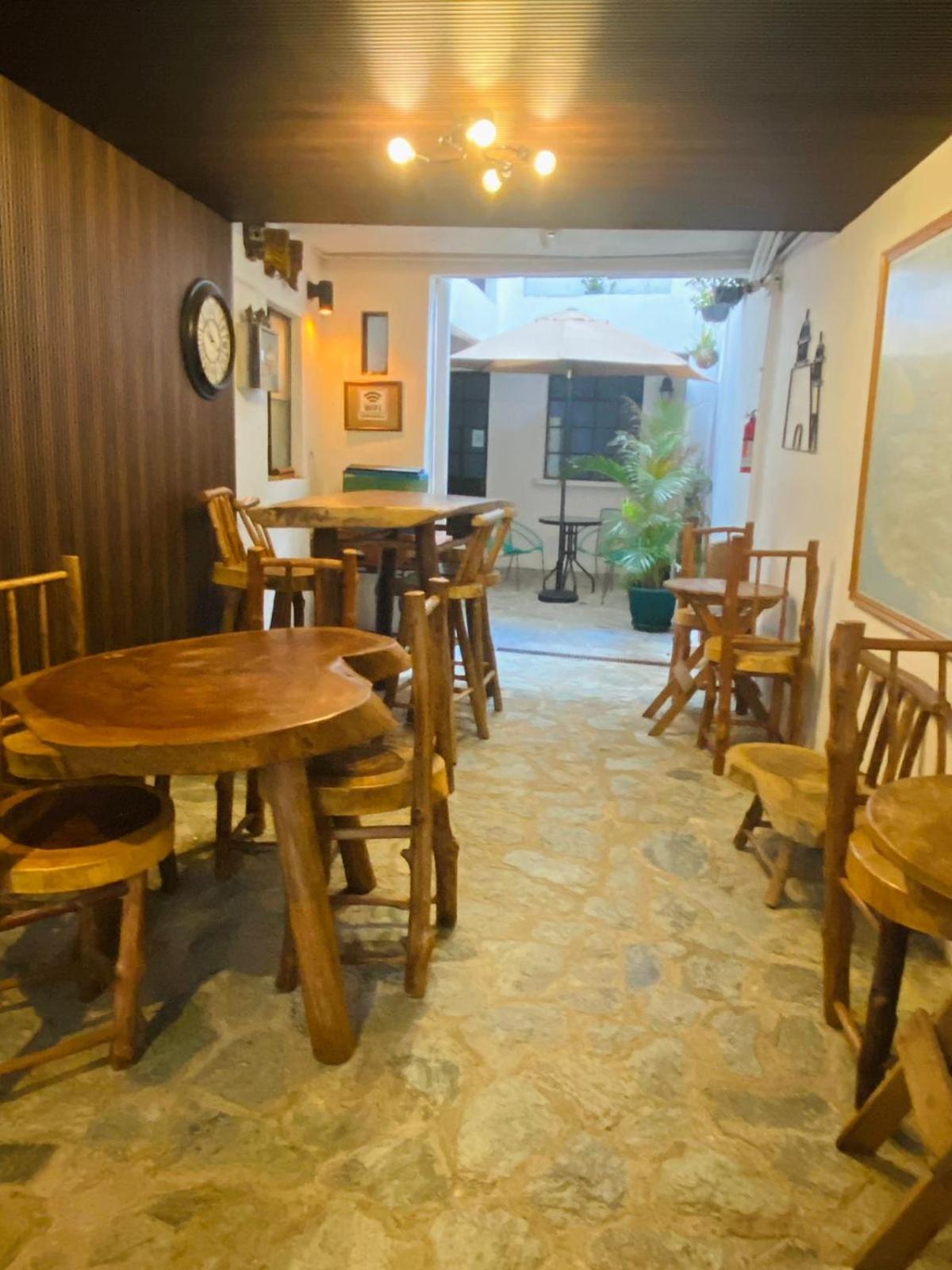 Hotel 17-52
