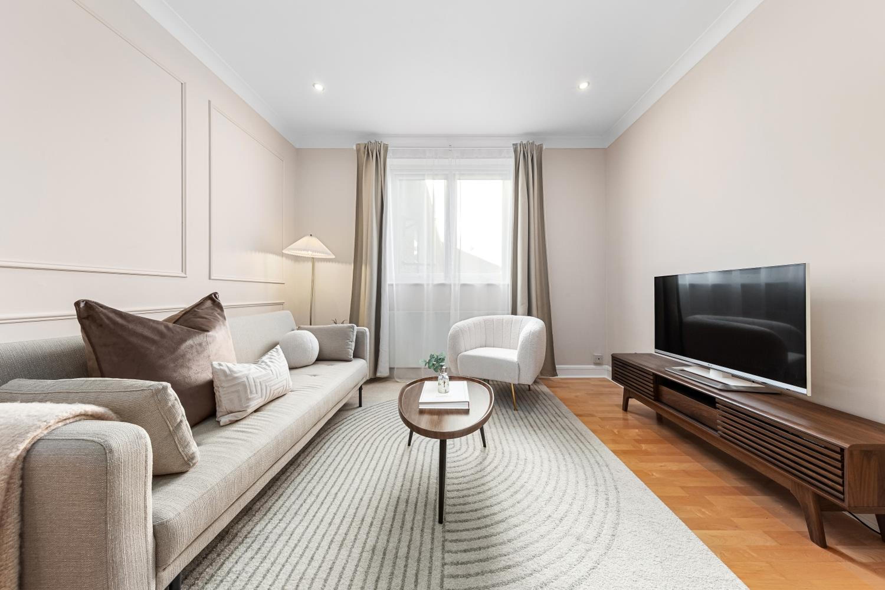 Designer Home in Central London view 5