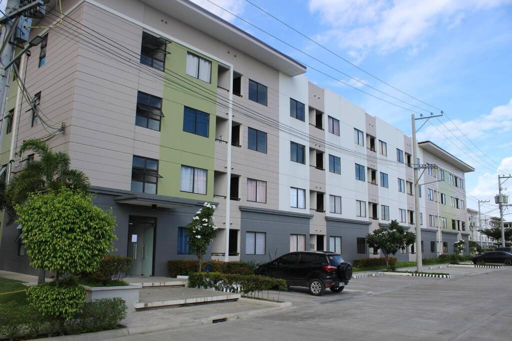Fully new condo, near airport. view 2