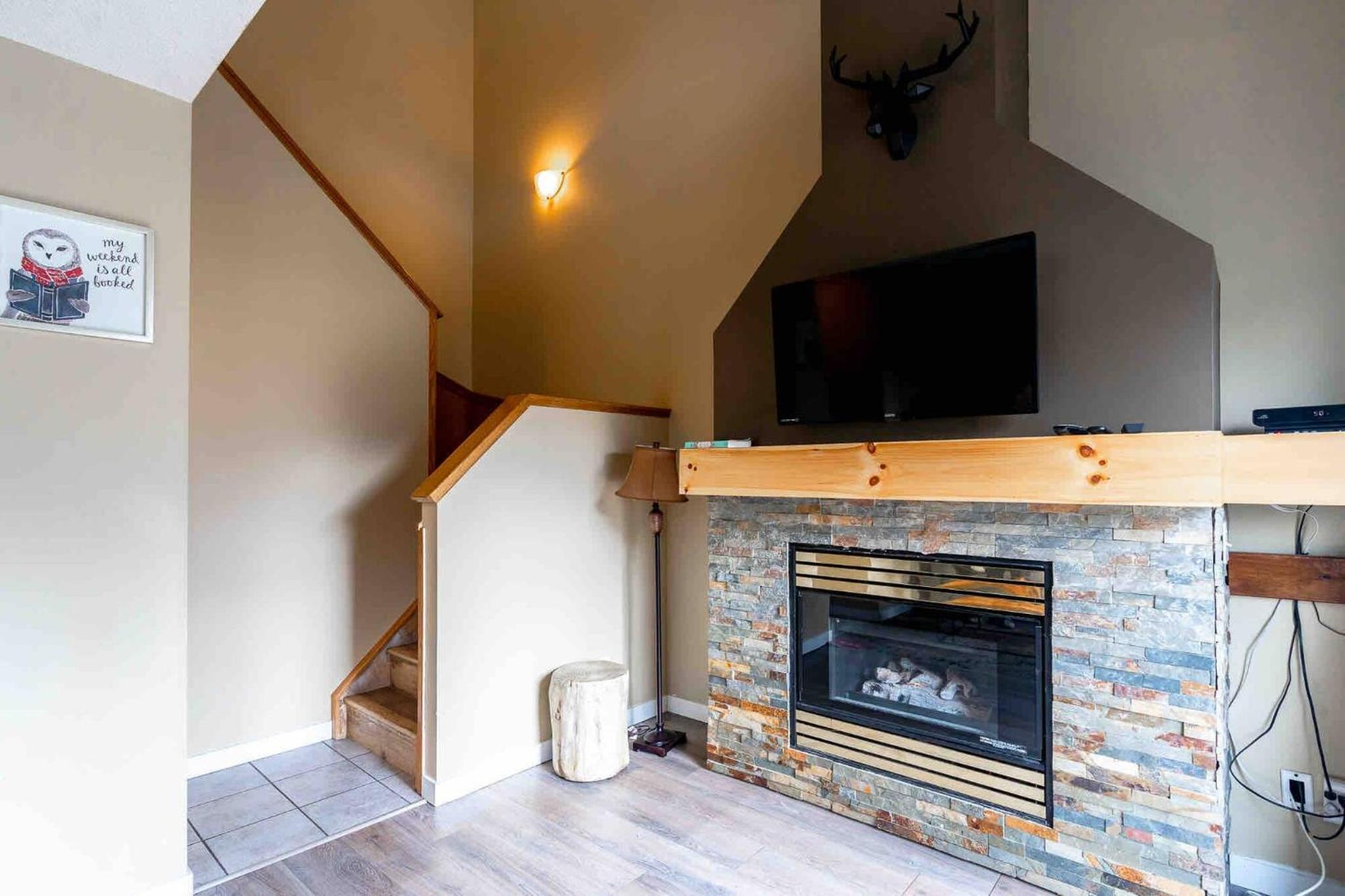 Mountain View 3br Loft Walk To Dt king fireplace