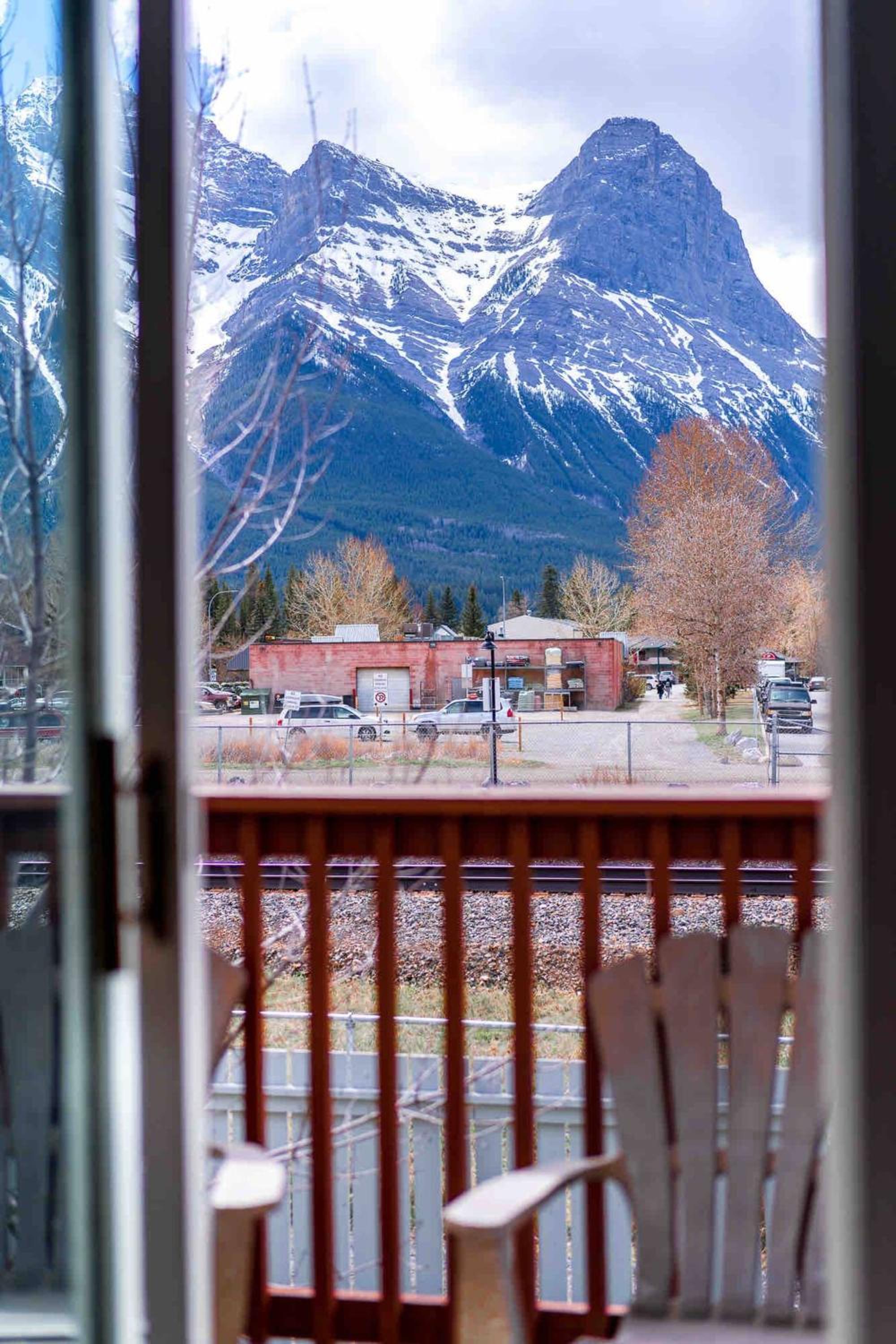 Mountain View 3br Loft Walk To Dt king fireplace