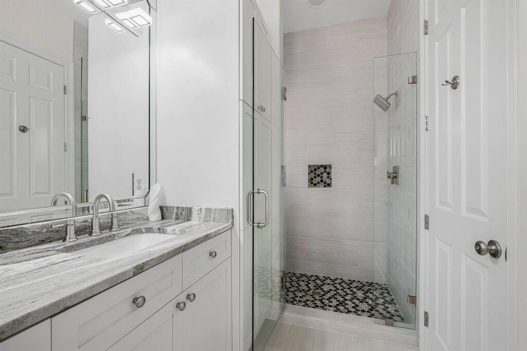 Gulf Views 6 Br Elevator Community Pool view 4