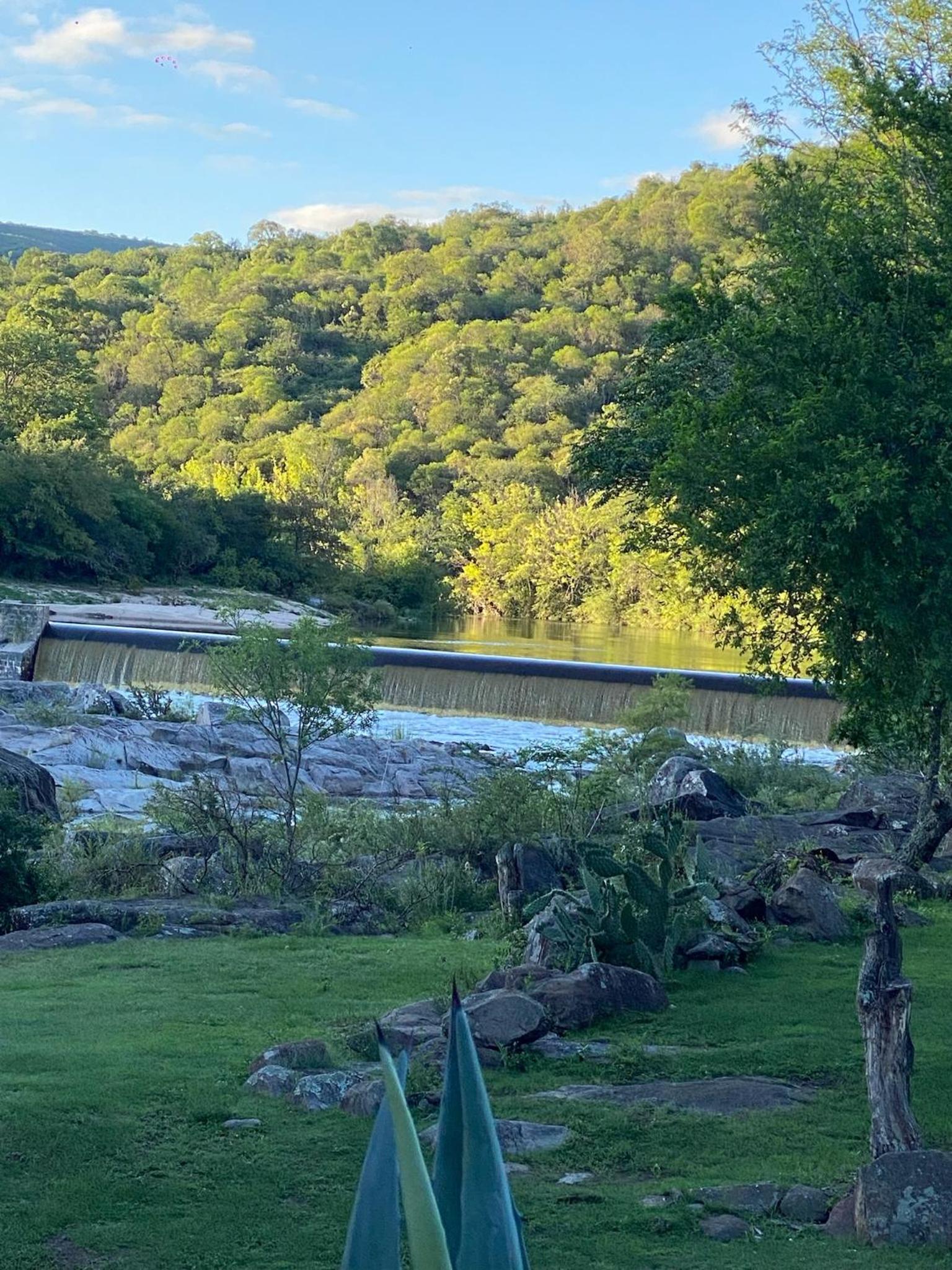 Casa De Campo La Melisa Frente Al Río