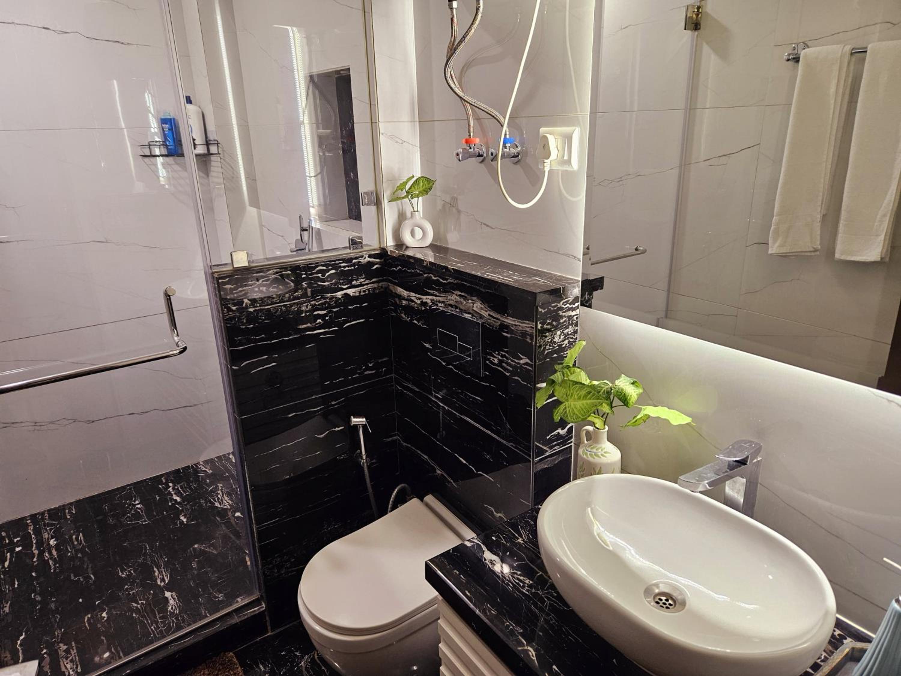 South delhi Monument View by Maple Key Stays - 3BHK & Terrace view 5