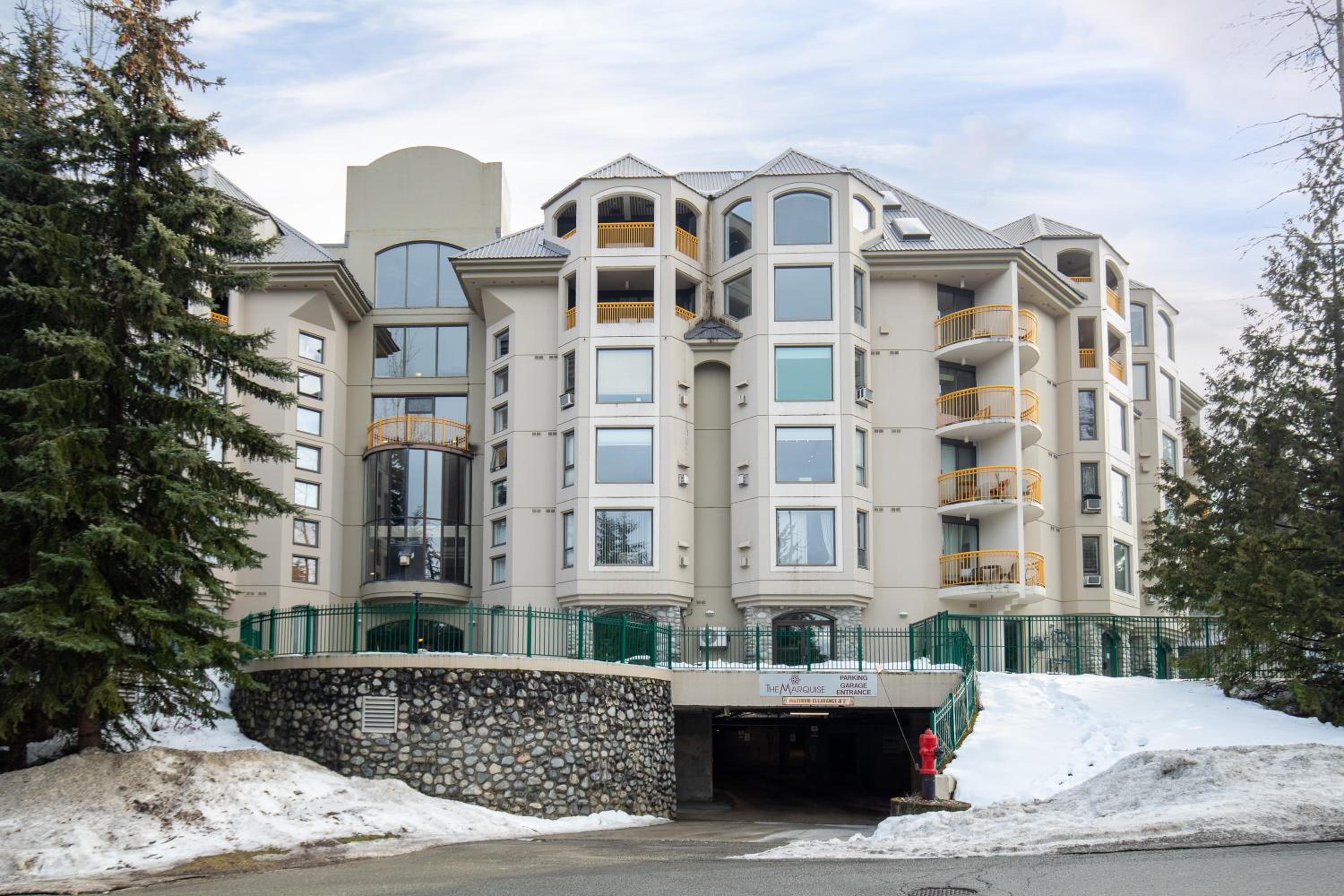 The Maple Ski-in Ski-out 1 Bed with Hot Tub and Pool