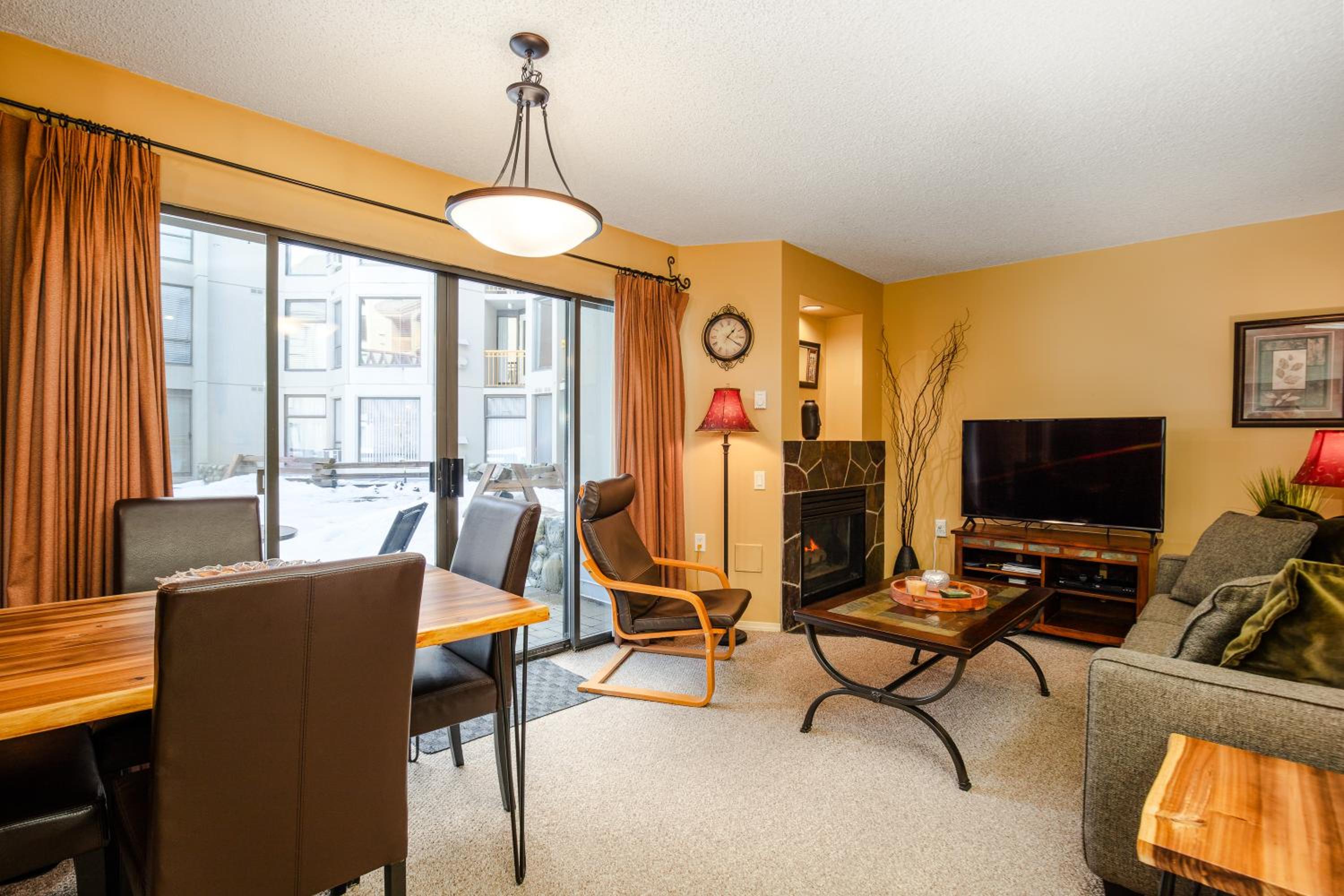 The Maple Ski-in Ski-out 1 Bed with Hot Tub and Pool