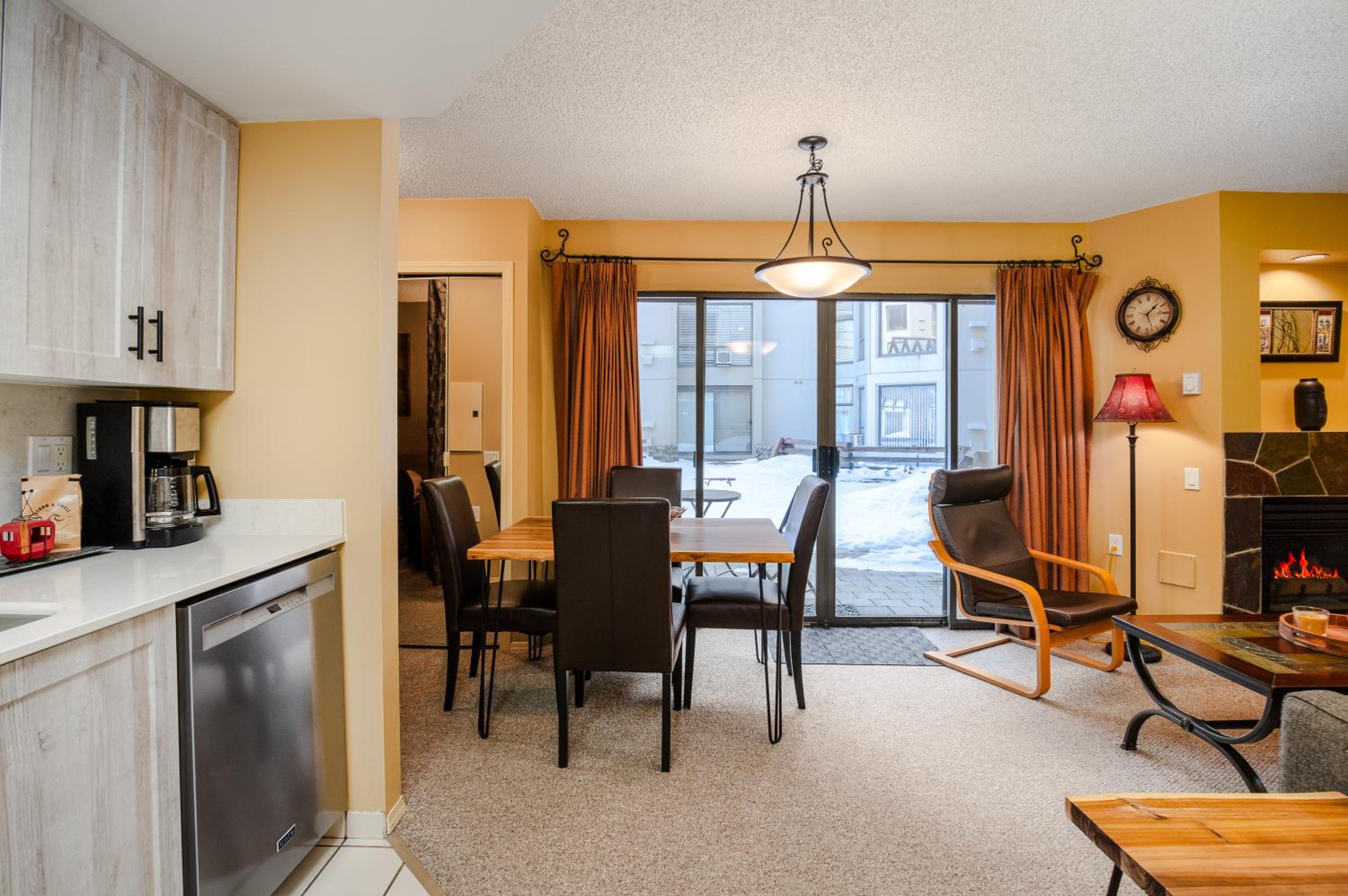 The Maple Ski-in Ski-out 1 Bed with Hot Tub and Pool